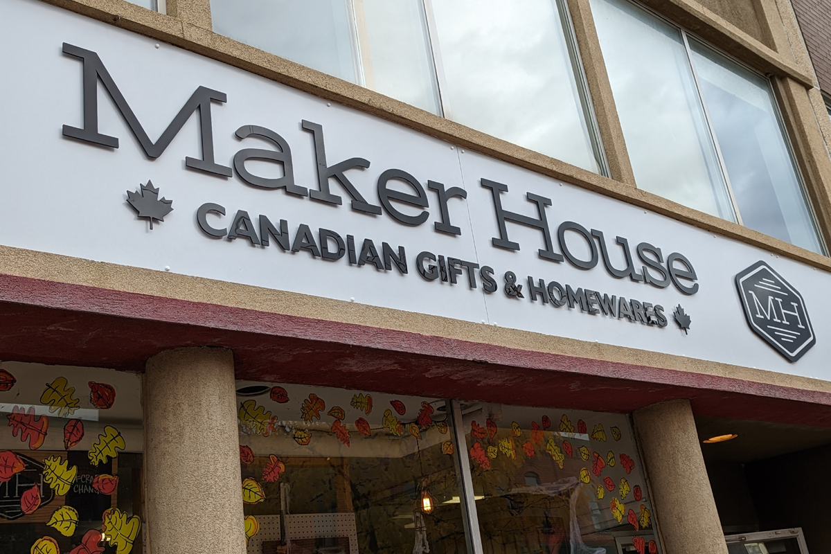 fp-exterior-acrylic-pin-mak