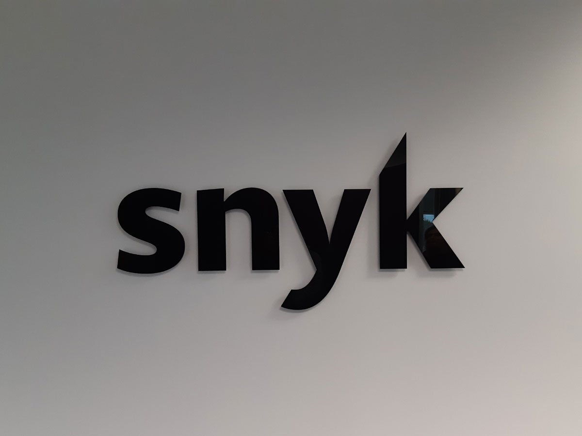 interior-3d-pin-mount-snyk