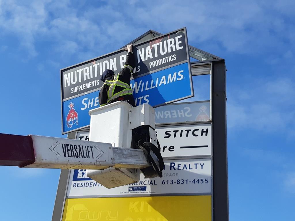 pylon-sign-installation